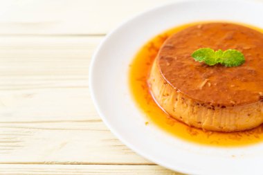 Ev yapımı karamel kremalı puding