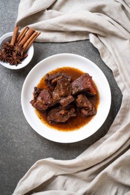 herb - Phuket Tayland geleneksel gıda tarzı ile domuz eti güveç