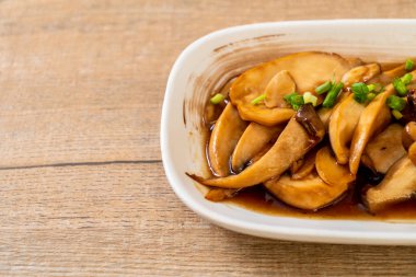 tavada kızartılmış Kral istiridye, istiridye soslu mantar