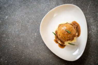 sos soslu patates püresi