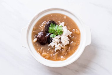 Yengeç kase kırmızı et suyu çorbası kızarmış balık Maw