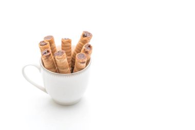 kakao kremalı izole üzerinde beyaz arka plan ile dolu gofret haddelenmiş