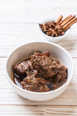 herb ile domuz eti güveç