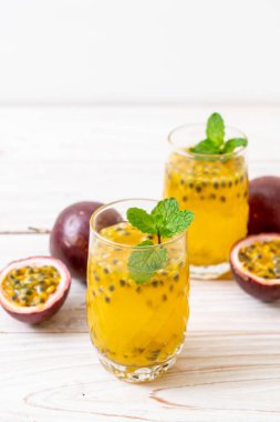 taze ve buzlu meyve suyu - sağlıklı içecek