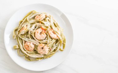 Karidesli ıspanak fettuccini makarna