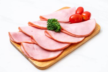 dilimlenmiş jambon füme