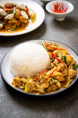 Toz köri pirinç kızarmış yengeç