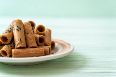 Taylandlı çıtır Hindistan cevizi roll - Tay tatlı snack
