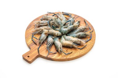 kesme tahtası üzerinde taze karides