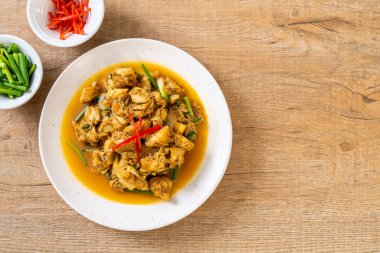 Fried yengeç ile toz köri - Tayland mutfağı