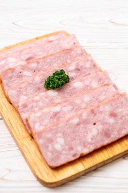 dilimlenmiş domuz pastırması Barbekü