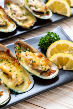 peynir pişmiş midye  