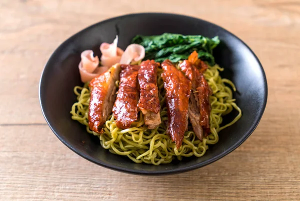 sebze erişte ile kızarmış ördek