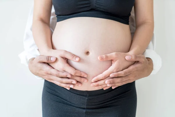 Vientre Mujer Embarazada Con Las Manos Las Manos Marido Punto — Foto de Stock