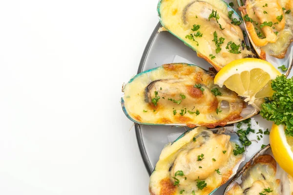 Peynirli taze midye. 