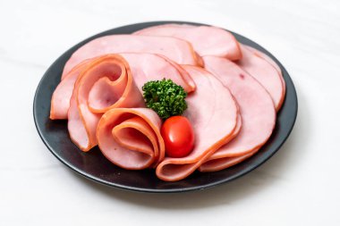 dilimlenmiş jambon füme