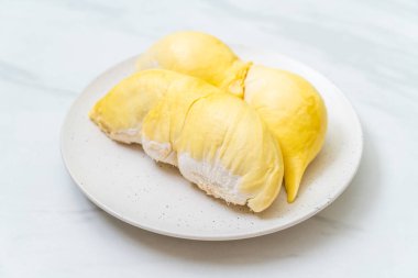 Taze Durian meyve plaka üzerinde