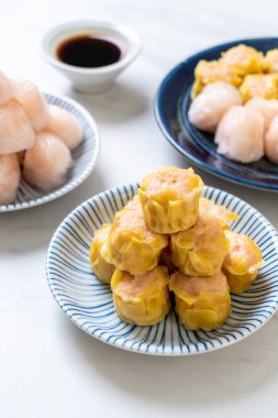 Çin karides pişmiş hamur tatlısı - Asya gıda tarzı