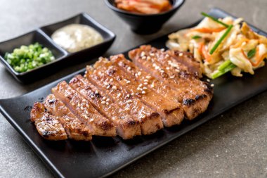 sebze - Asya tarzı ile dilimlenmiş domuz biftek ızgara