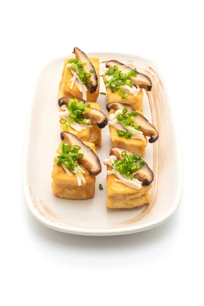 Tofu grillé aux champignons Shitake et aux champignons à l'aiguille dorée — Photo