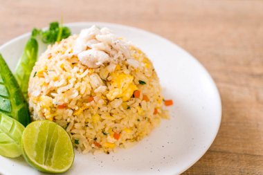 Sebzeli kızarmış pirinç.