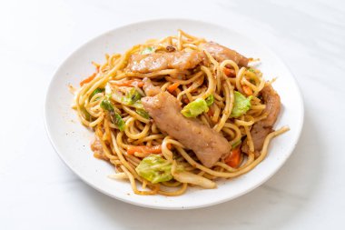 tavada kızartılmış yakisoba noodle pork - Asya gıda tarzı ile