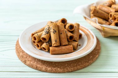 Taylandlı çıtır Hindistan cevizi roll - Tay tatlı snack