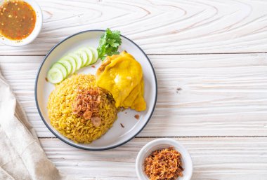 Tavuk - Müslüman gıda tarzı ile Müslüman sarı pirinç