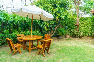 boş ahşap açık veranda masa ve sandalye dekorasyon ev bahçe