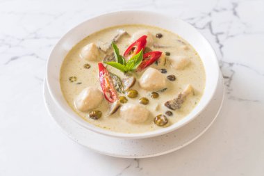 Balık top - Tay gıda ile yeşil köri