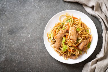 tavada kızartılmış yakisoba noodle pork - Asya gıda tarzı ile