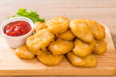 Soslu tavuk nugget, sağlıksız yemek.