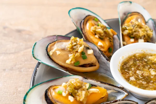 deniz ürünleri midye baharatlı deniz ürünleri sos ile