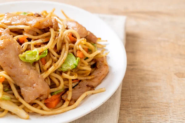 tavada kızartılmış yakisoba noodle pork - Asya gıda tarzı ile