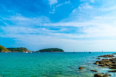 Güzel tropikal plaj ve deniz - tatil tatil kavramı