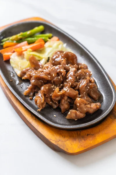 sıcak plaka - Asya tarzı domuz biftek dilimlenmiş