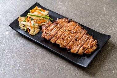 sebze - Asya tarzı ile dilimlenmiş domuz biftek ızgara