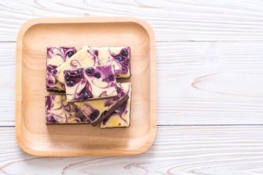 yaban mersini peynir Kek pasta plaka üzerinde