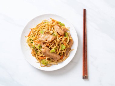 tavada kızartılmış yakisoba noodle pork - Asya gıda tarzı ile