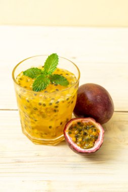 taze ve buzlu meyve suyu - sağlıklı içecek