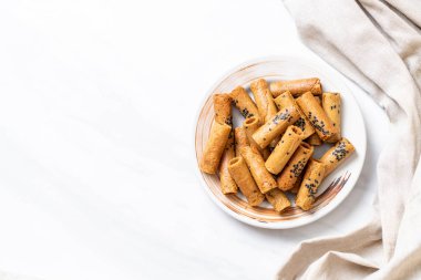 Taylandlı çıtır Hindistan cevizi roll - Tay tatlı snack