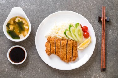 Japon kızartılmış domuz pirzolası (tonkatsu seti) - Japon yemek tarzı