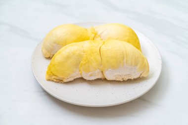 Taze Durian meyve plaka üzerinde