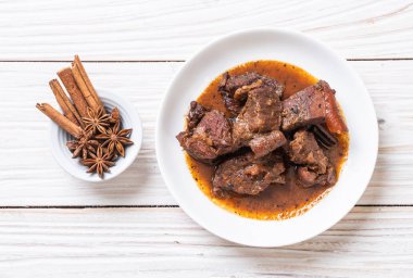 herb - Phuket Tayland geleneksel gıda tarzı ile domuz eti güveç