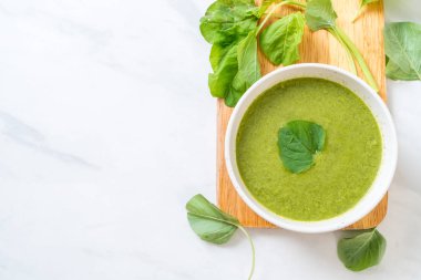 Ispanak çorba kasesi