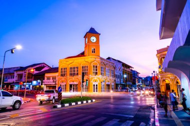 Phuket, Tayland, 18 Nisan 2018: Çin Portekiz tarzı eski binalar ile eski şehir Phuket Tayland Phuket çok ünlü bir turistik yer.