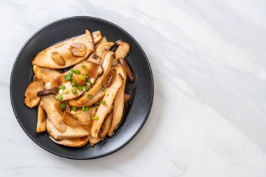 tavada kızartılmış Kral istiridye, istiridye soslu mantar