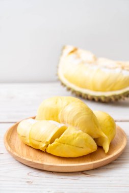 Ahşap zemin üzerinde taze Durian meyvesi