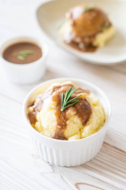 sos soslu patates püresi