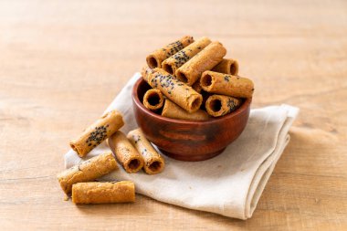 Taylandlı çıtır Hindistan cevizi roll - Tay tatlı snack